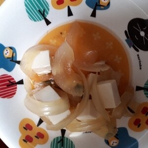 豆腐と玉ねぎとワカメのお味噌汁